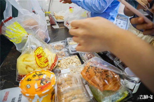 爆 仅10㎡食品厂 凌晨5点就大排长队 最低1元